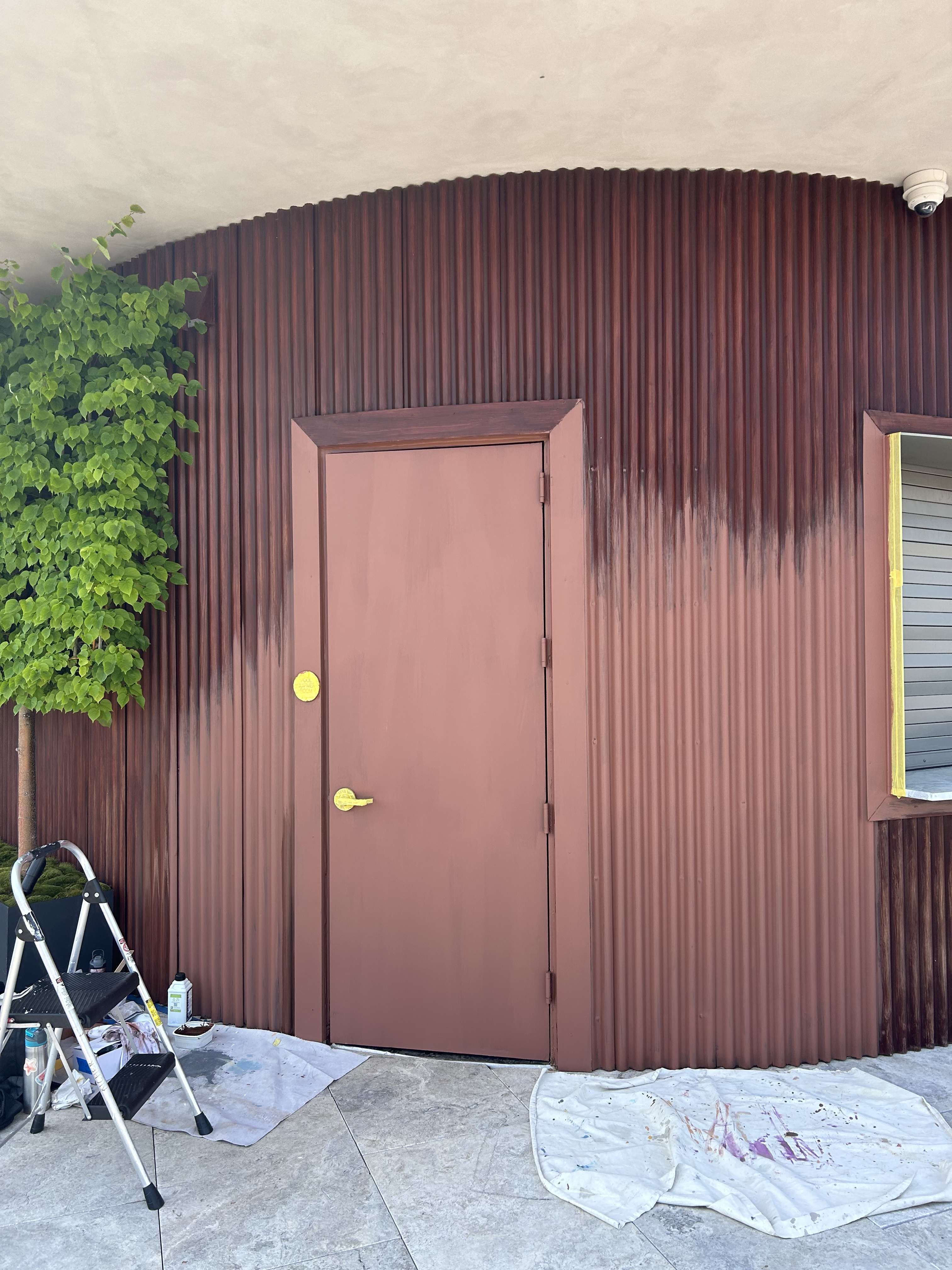 Fluted wall before decorative painting