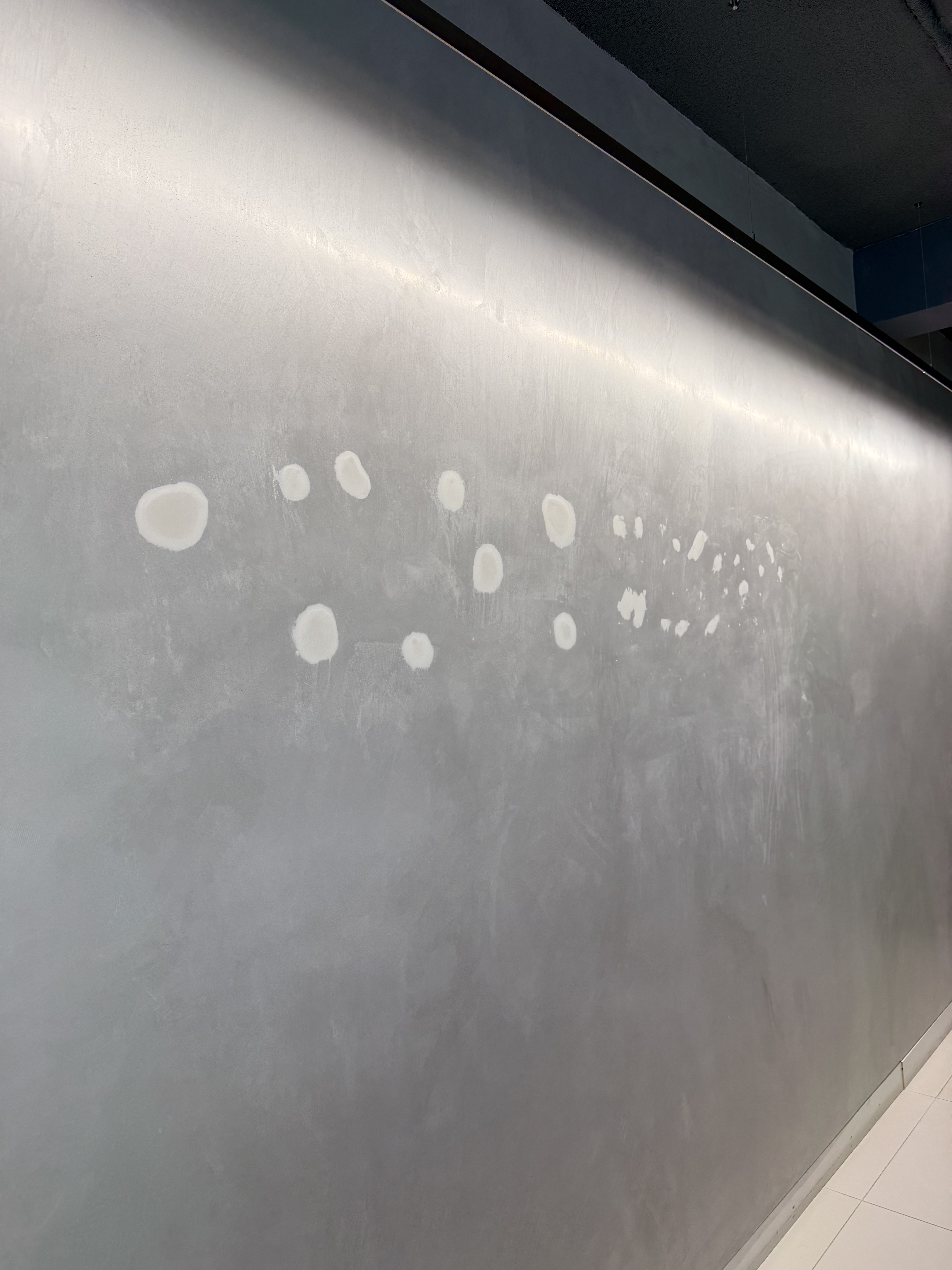 Gray wall before repair