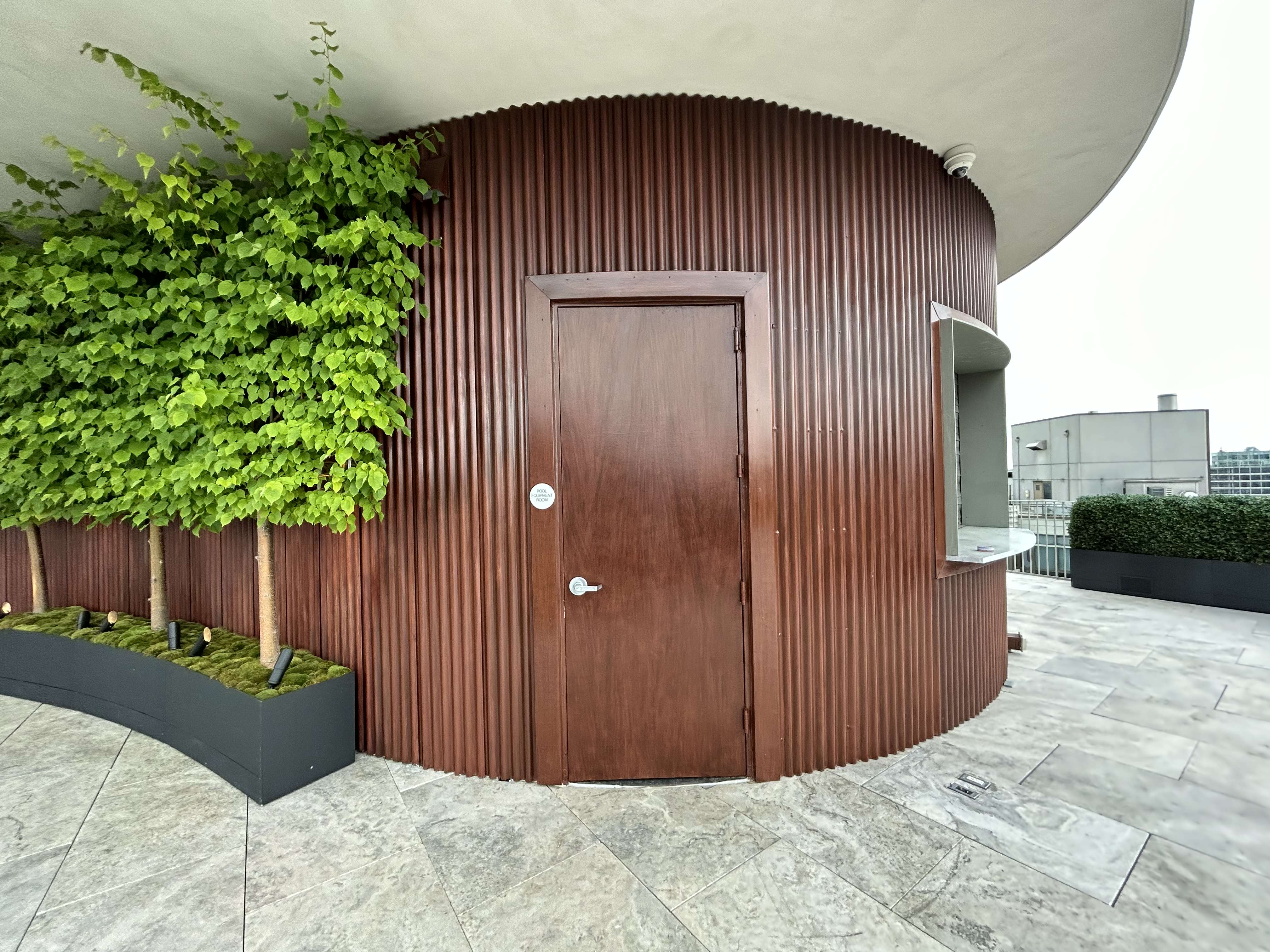 Fluted wall after decorative painting